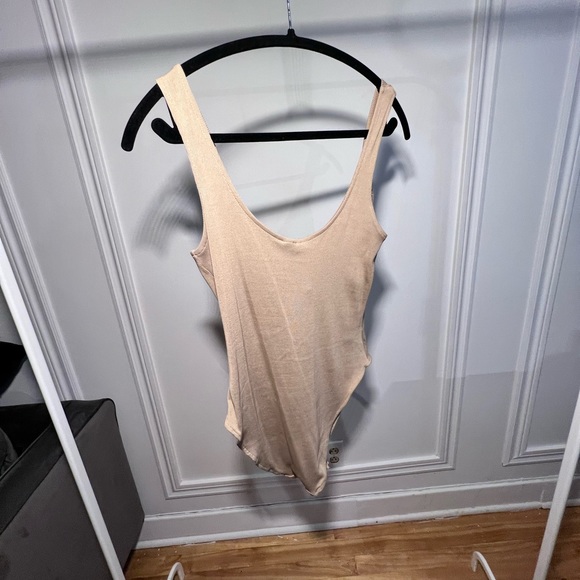 CREAM BODYSUIT // H&M// size medium can fit large - Picture 3 of 6